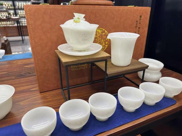 爱游戏体育ayx-中国经济样本观察·“镇